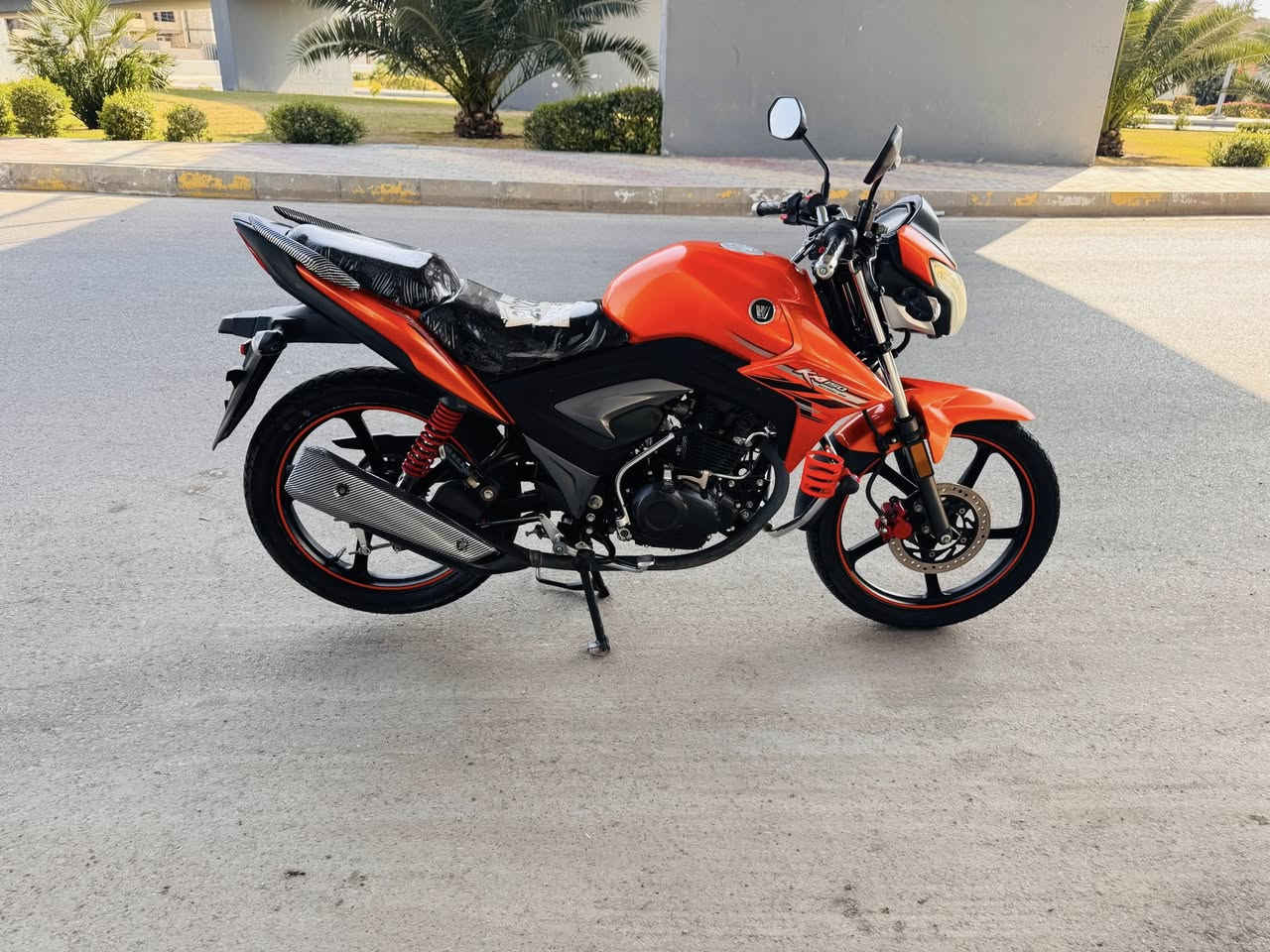 #يا_الله
سلام عليكم

دراجة للبيع نوع هاوجي KA

موديل 2021

نضيفه بمعنه الكلمة

مسجل سنويه بدون لوحة شرط التحويل

كاملة على نضافة الشركة

السعر 15 و نص

مكان الدراجة الرمادي شارع 17

رقم ***********
