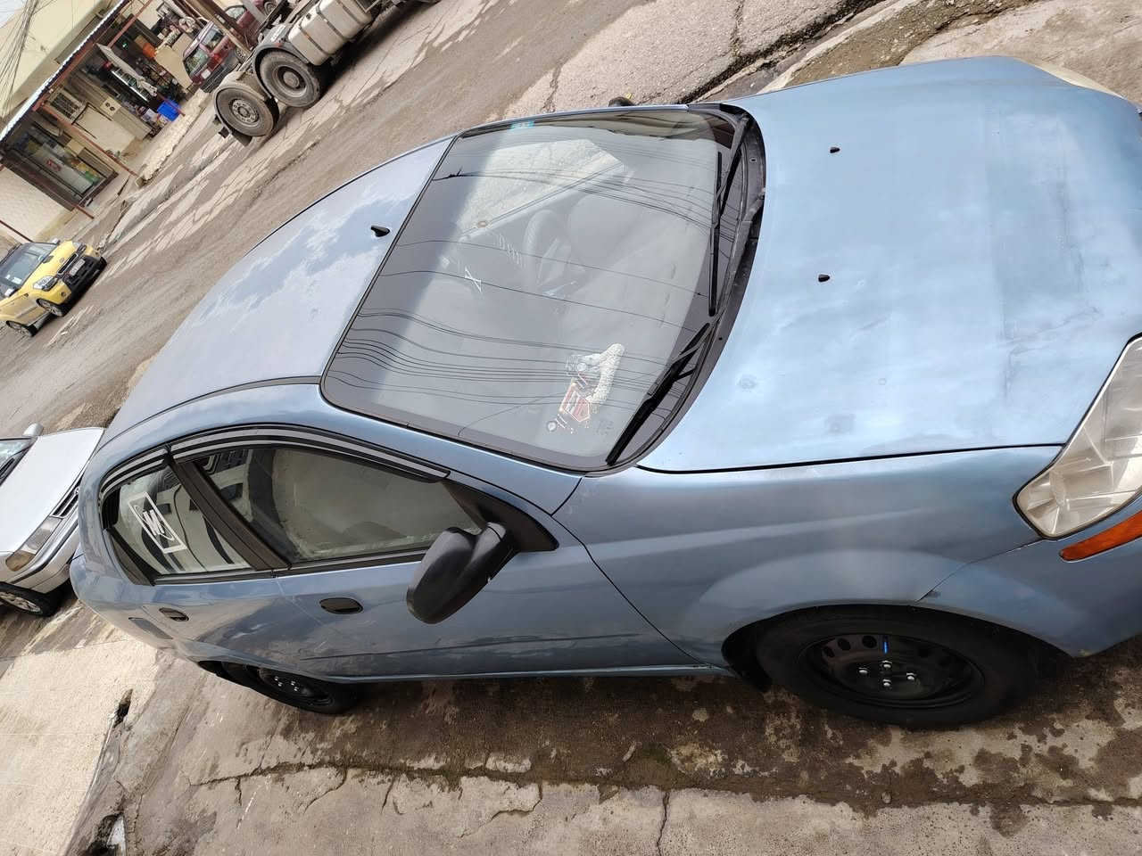 افيو ٢٠٠٥ رقم اجنبي  السعر ٤٨ طخم نظيف طخم تاير بيها مكانات صبغ بدون حادث داخلها نضيف ***********
