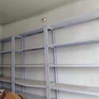 سلام عليڪم شباب رفوف حديد نظافة 90% طولهن مترتين وعرضهن متر و6 قطع ڪل ...