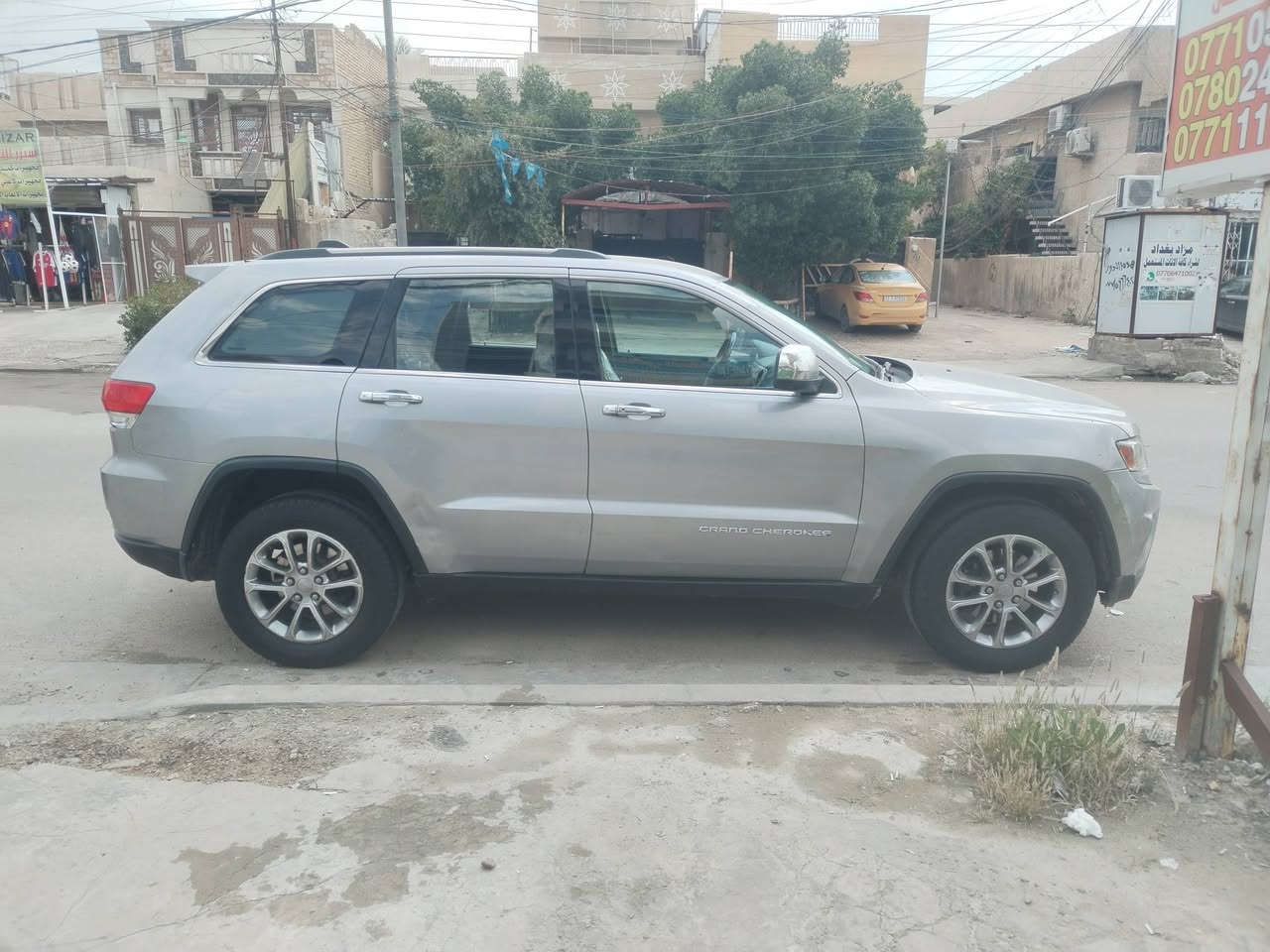 السلام عليكم
جيب لاريدو 2014 فول مواصفات حادثها جاملغ وباب خلفي مصبوغ والباقي كلير أثر جراد كير طياره ومعروفه مواصفاتها وغيرها....

السعر 174ورقه مكاني بغداد
***********
