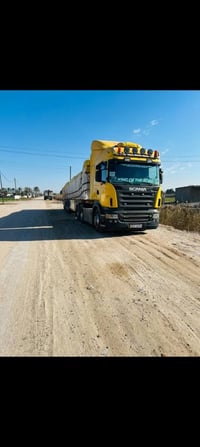 سكانيه للبيع موديل ٢٠٠٨ مكينه ٥٠٠ كيرعادي رتايدر ثلاجه داخليه عربانه م...