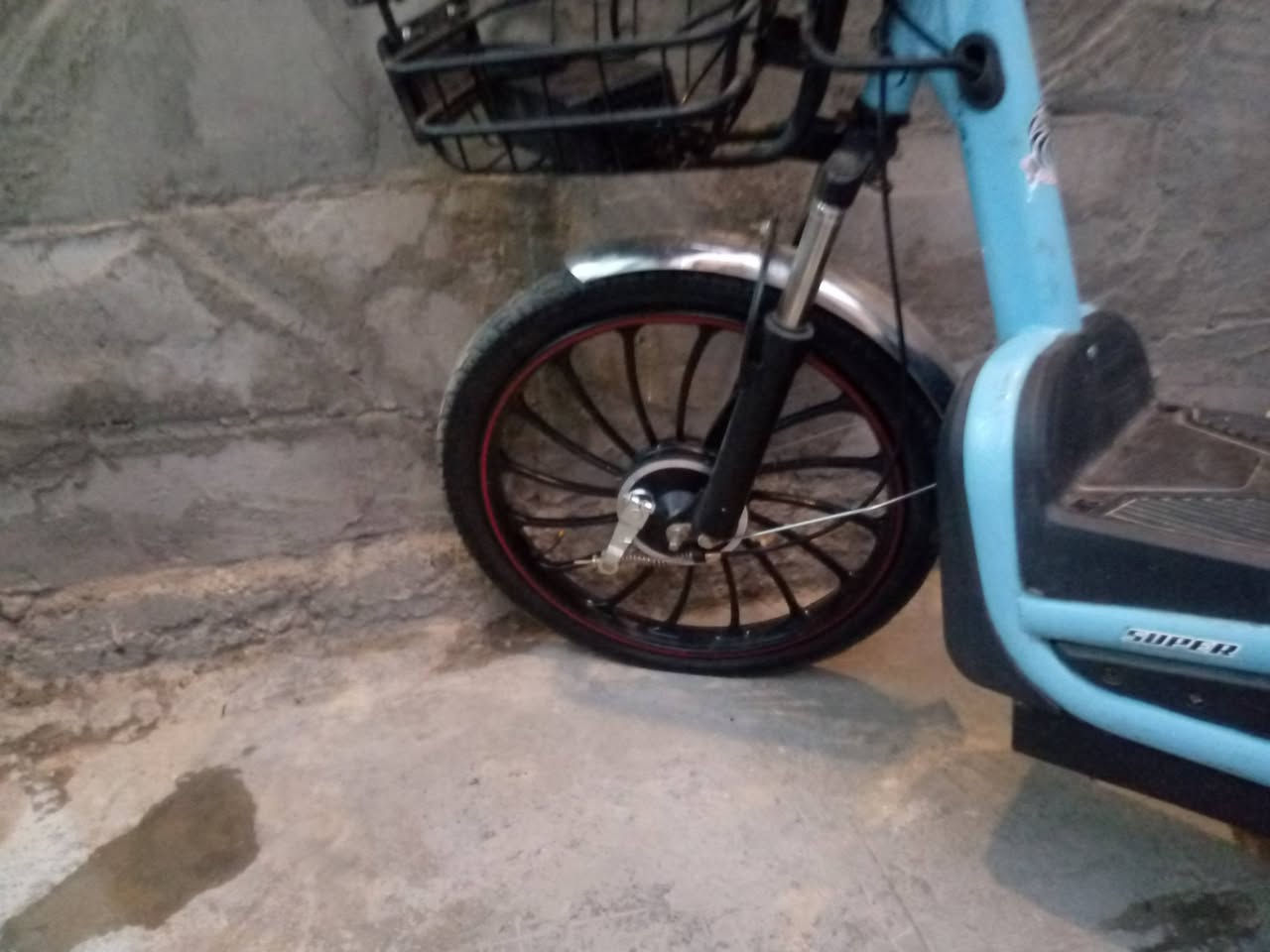 من رخصة صاحب لكروب باسكل شحن للبيع ٦ بطاريات البطاريات هابطة يحتاج تبديل السعر ٨٠ بغداد زعفرانية ***********
