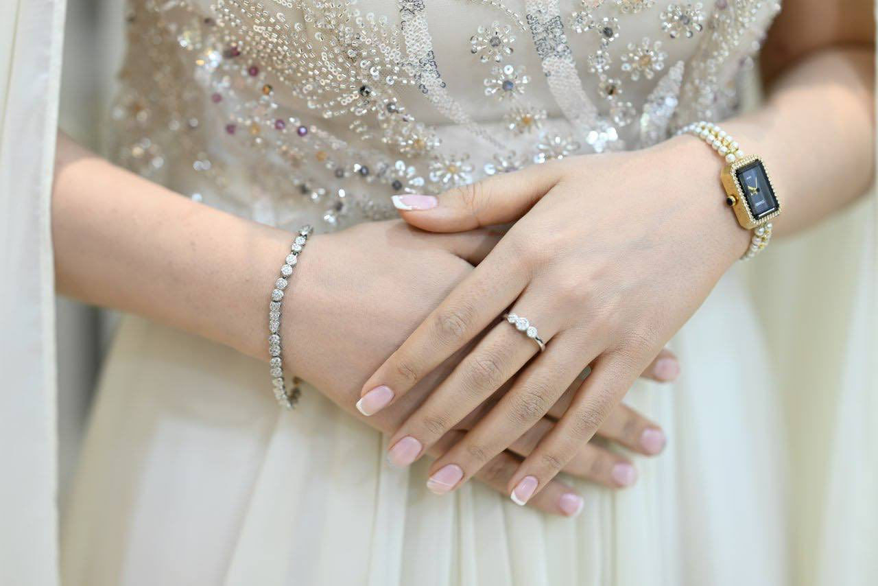 السلام عليكم حبيبتي
عندي هذا فستان عقدي وياه شال نفس التطريز
موديله يجنن ودبل كلوش لون اوف وايت يلبس ٣٦-٣٨
لابسته على كد العقد بس لان وياه فستان ثاني
اريده ب١٢٠ واليعجبها ان شاء الله ما نختلف عالسعر
التريده تدخلي خاص


**إذا كنت صاحب هذا الإعلان وتريد حذفه لأي سبب، رجاءا أرسل رسالة إلى الدعم الفني**