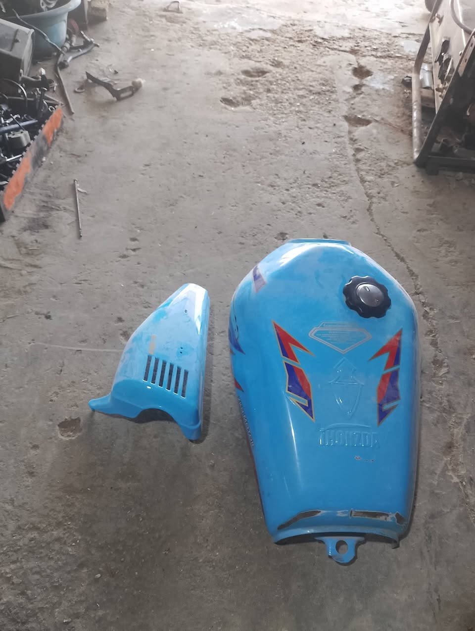 تانكي او صفاحيه وحده تانكي جديد بي حنفيه او طوافه مال بانزين بس شد السعر 25 الستفسار ***********
