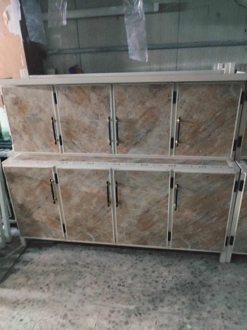 مطبخ أحلامك بتفصال دقيق وجودة عالية! 💎نقدم لكم كاونتر  بمواصفات متينة وتصميم عصري:✅ القياس الكلي: جداري (أرضي) 1.8 متر + ملحق علوي 1.8 متر.✅ السنك: حوض غسل بطول 1 متر بتصميم عملي.✅ السطح: مرمر طبيعي/صناعي (حسب الطلب) يضيف فخامة وقوة تحمل.✅ التفاصيل: استغلال مثالي للمساحات مع إكسسوارات درجة أولى📞 للحجز والاستفسار: *********** واتساب السعر 250 الف فقط السعر شامل المرمر
