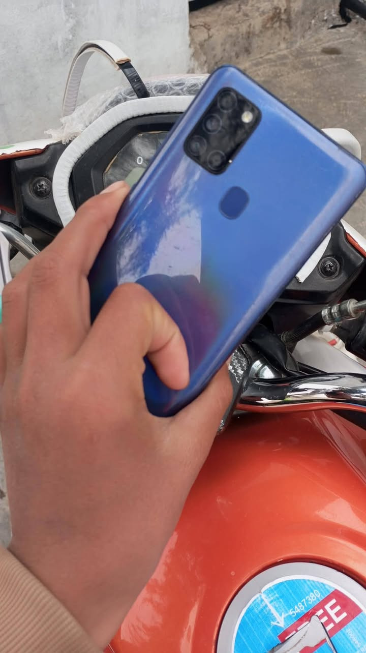 سلام عليكم تليفون A71 للبيع نضيف حيل شحنة زين مبدلة شاشة أصلية سعر ٧٥ او مراوس بايفون ١١ونطي فرق بس كون نضيف ستفسار *********** لتغصرون
