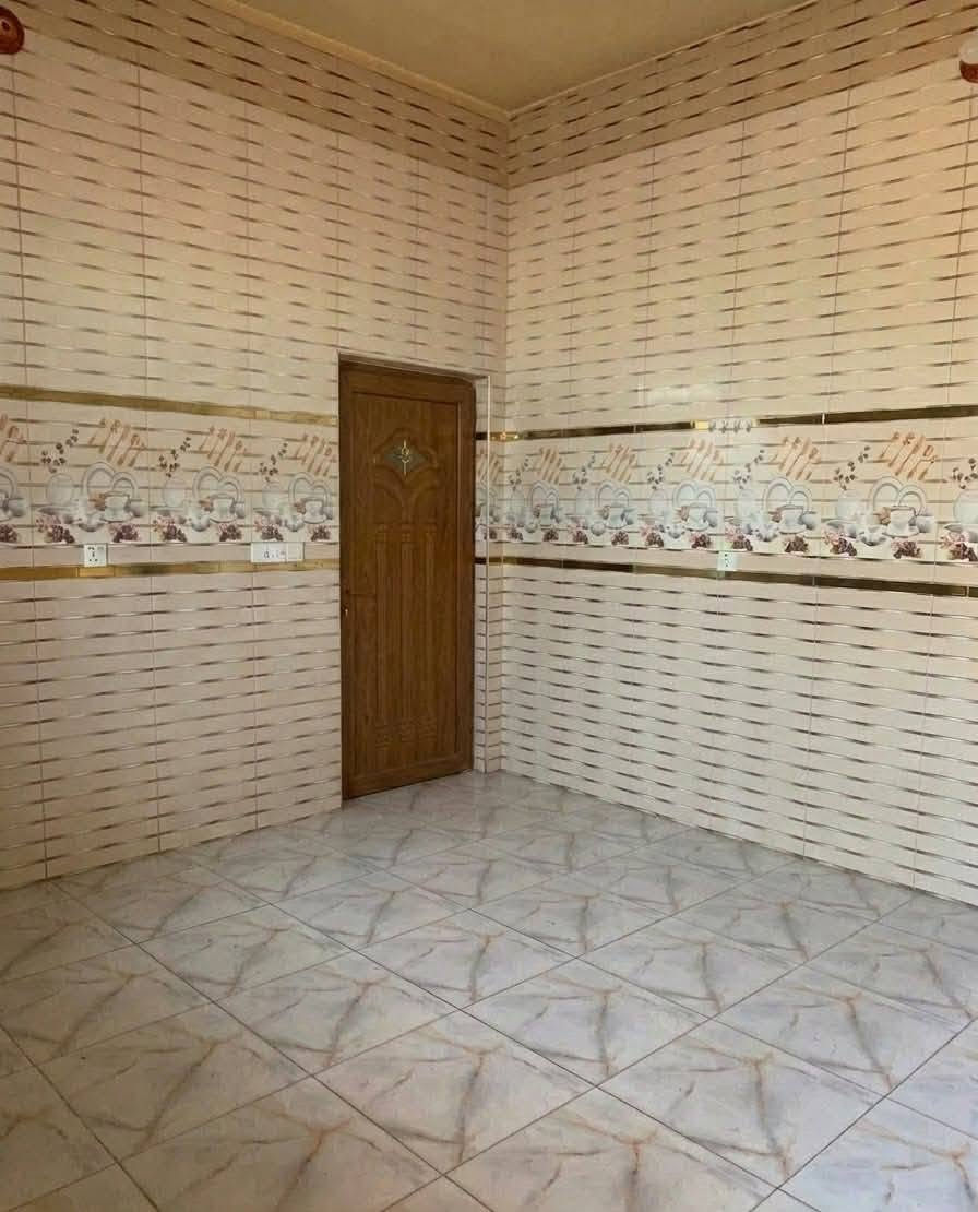 دار للبيع في بعقوبة ام الكرفس ١٥٠م 
عالشارع السايدين ملك صرف طابقين 
الطابق الأول كراج سياره  واستقبال ومطبخ وصاله كبيره وحمام وغرفه 
والطابق الثاني ٣غرف ومجمع صحيحات فوك جدام كل غرفه بلكونه
السعر ١٨٠ بيه مجال 
للإستفسار الاتصال على ***********
