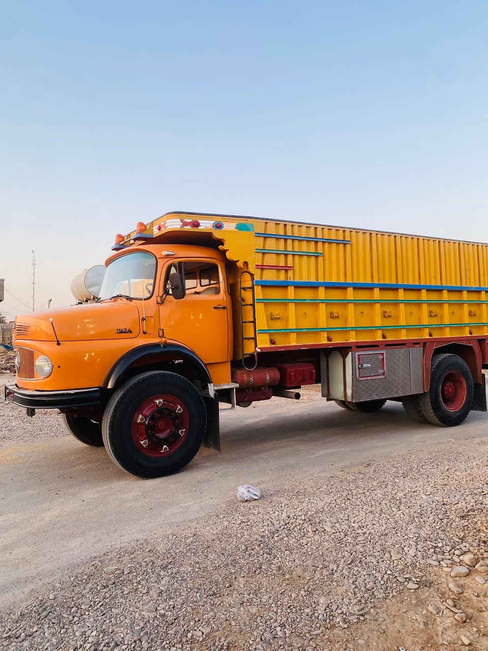 سلام عليكم البيع اقجم المكان ديالئ رقم التفاصيل ***********
