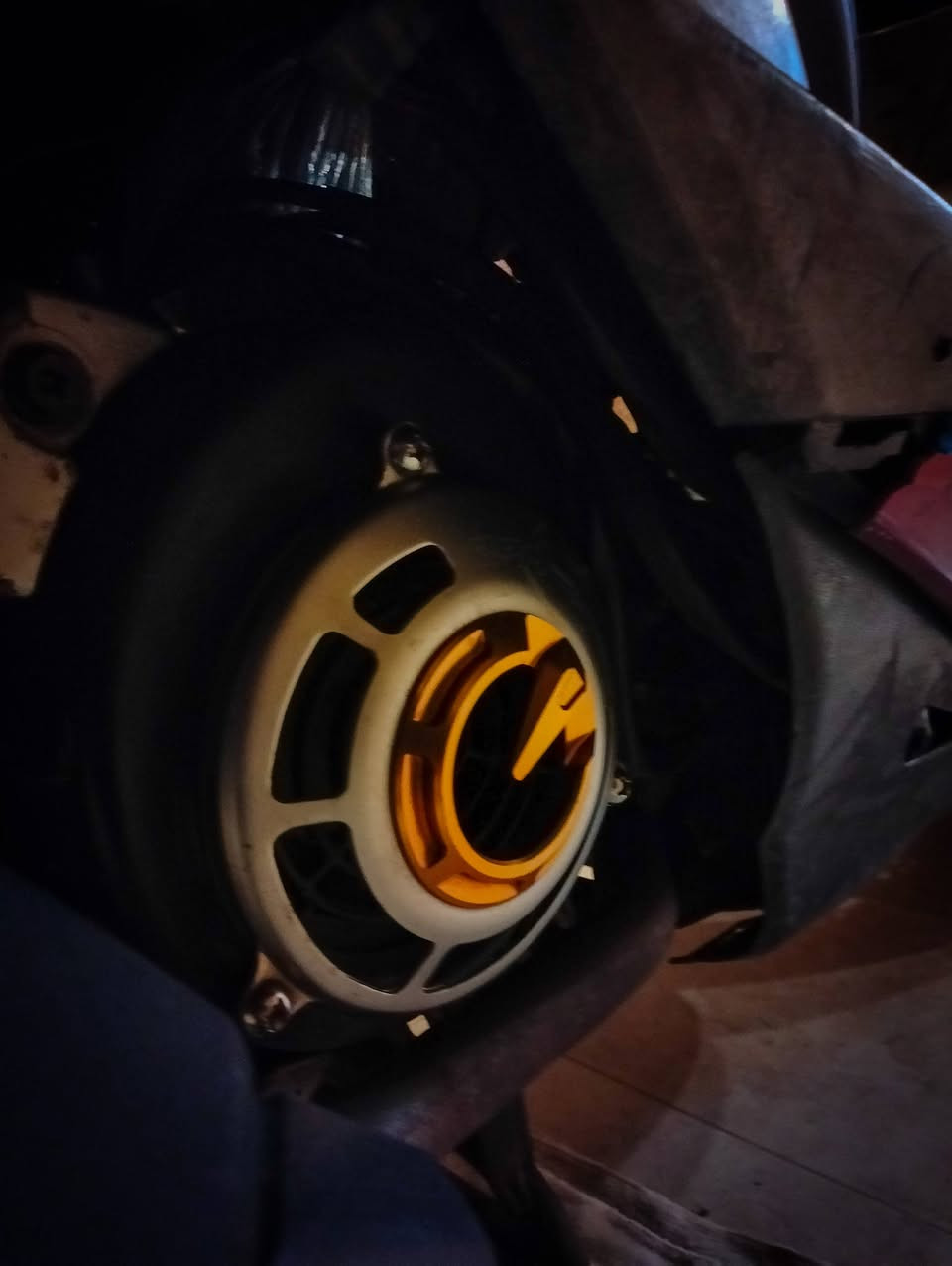 السلام عليكم دراجه سكنس فحل مزوده للبيع الدراجه مزوده من الطول للطول ومكفوله كفاله عامه  جيب وياك الف مصلح كور رياضي بوشه 59 سلف رياضي راديتر رياضي صدر امامي NCY الدراجه شلعه ومعدل كلشي شغال بيها 
السعر خاص او اتصل على الرقم 
*********** 
مكاني كوت / شارع 40
