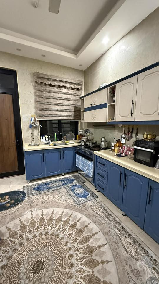 كاونتر خارج HDF داخل المنيوم نظيف جدا للبيع السعر ٧٥٠ الف وبي مجال العنوان حلة حي الكرامة  ***********  ا
 القياس ٦ متر
