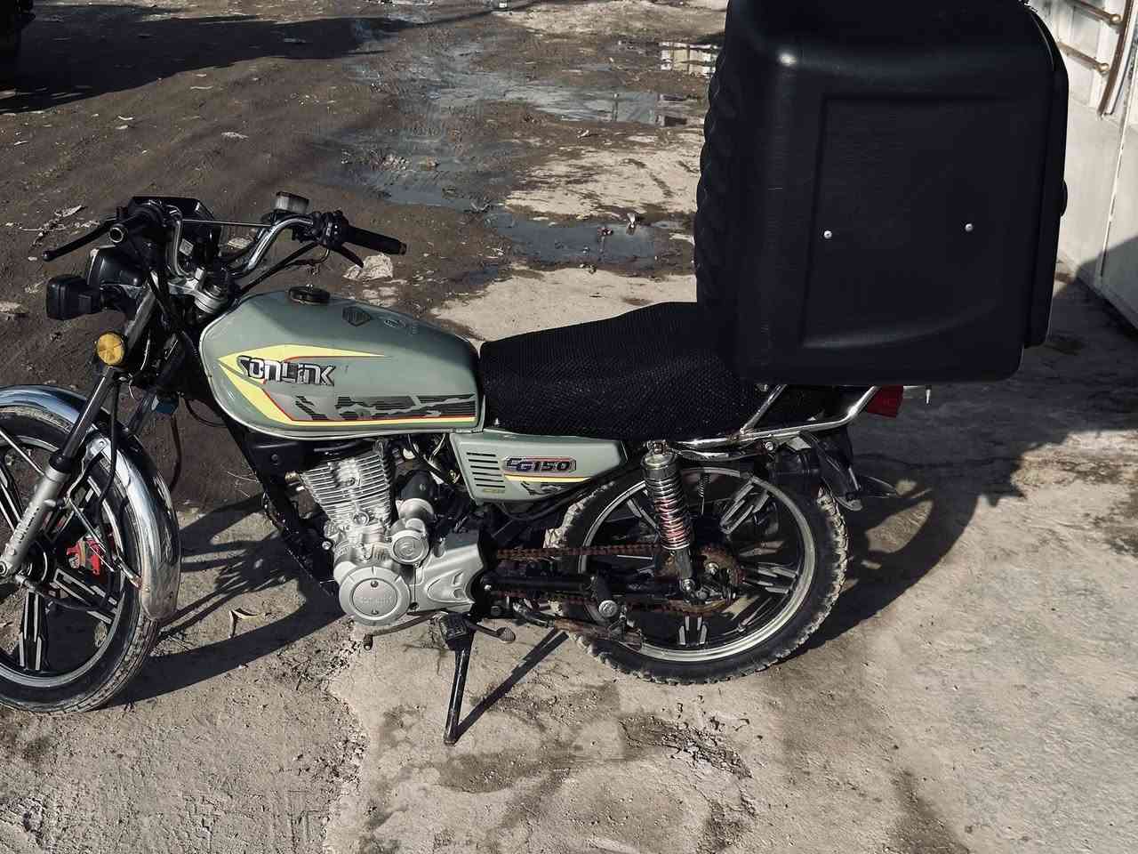 سلام عليكم دراجه شاينك موديل 2023 مكفوله كفاله عامه اوراق كامله  امانه الله مكينه خير من الله زوج تايرات جديد ملف جديد مع الصندوق سعر 650 وبيهه مجال مكان الدراجه بغداد الحبيبيه رقم الاتصال :***********
