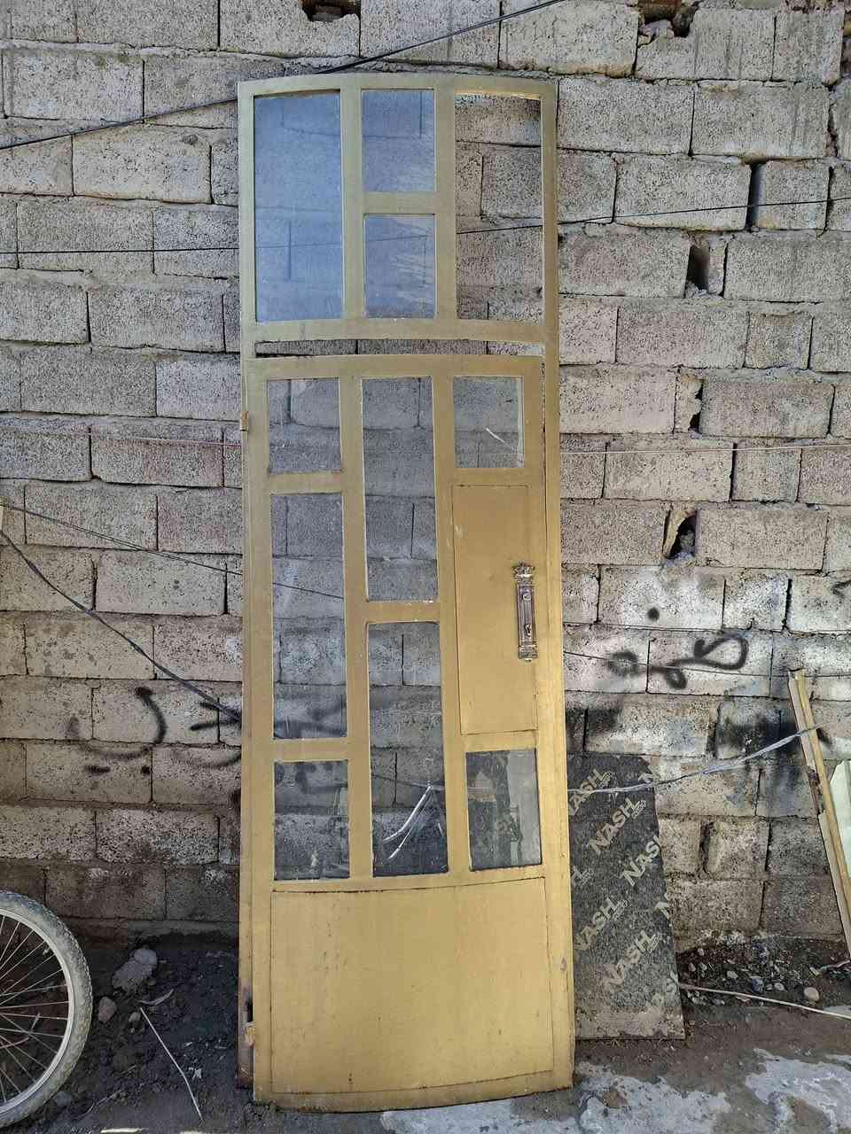 السلام عليكم باب مقوس عرض 90 سم ارتفاع مترين وسبعين للبيع سعره 125 مكاني الدوره *********** وتساب
