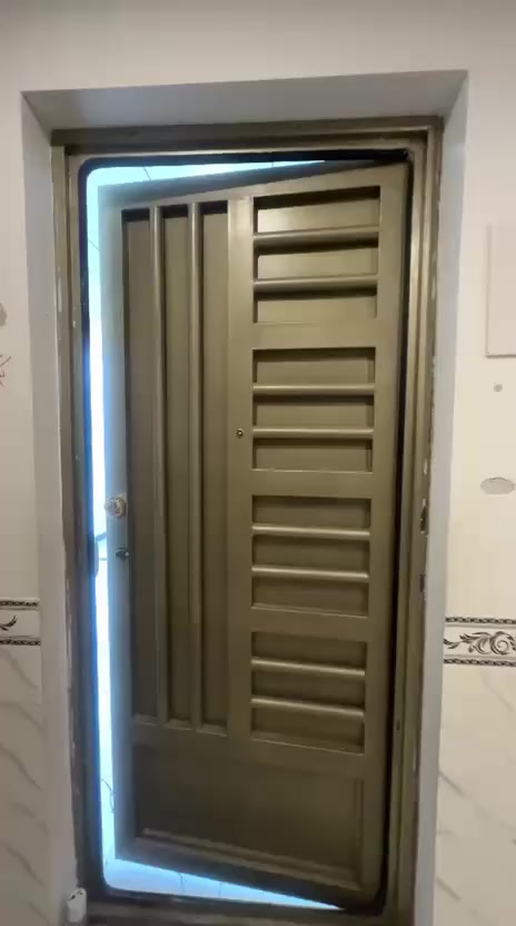 تتوفر شقه للايجار في مدينه الرمادي منطقه شارع 20 قرب ماركت العائله مصعد 24 ساعه تفاصيل داخل الفيديو الجديده ملاحظه يكون اختيار عائله صغيره جدا سعر 500 
***********يتوفرعددشقق ٣للايجارمكان مميزجدا
