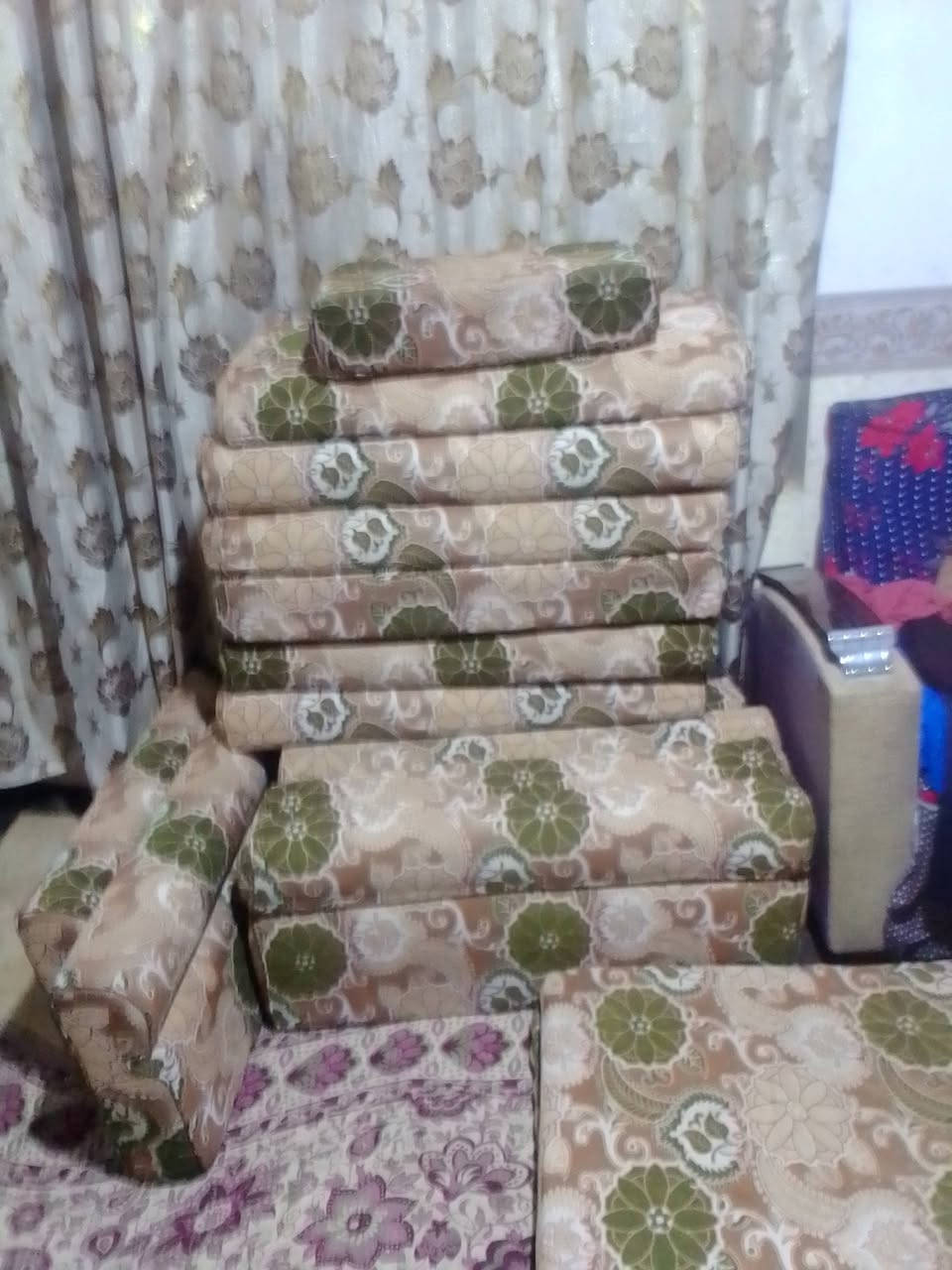 جلسه للبيع سفنج ثقيل حبيبات ١٤  متر السعر ١٥٠  الف مكانه كوفه  ***********
