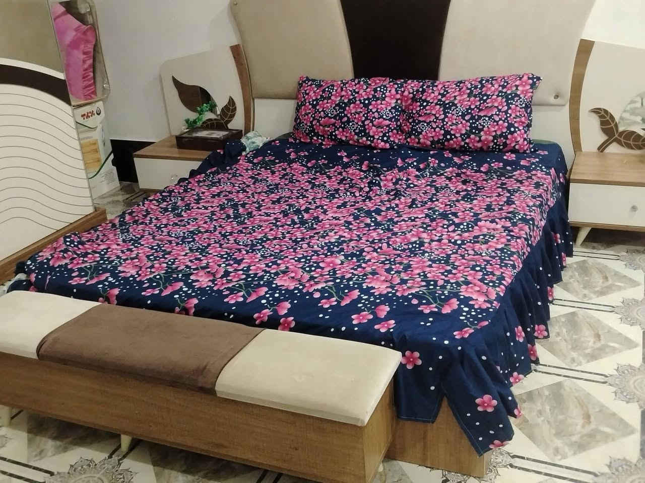 سلام عليكم غرفت اخشاب تركيه ٧قطع أسعر ٦٠٠وبيه مجال الاستفسار اتصل ع رقم ***********
