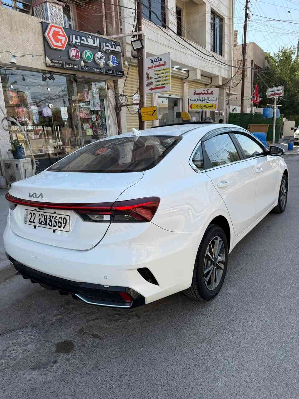 السلام عليكم
كيا كي ثري 2024 رقم أربيل 

ماشيه 31  مكفولة  كفالة عامة من بارد و صبغ و شخط 

المواصفات فوووول

محرك 1500 دبل نوزل دوش 

مكاني بغداد حي البنوك 

السعر  /138 $ وبيها مجال بصيط  

للاتصال / ***********
