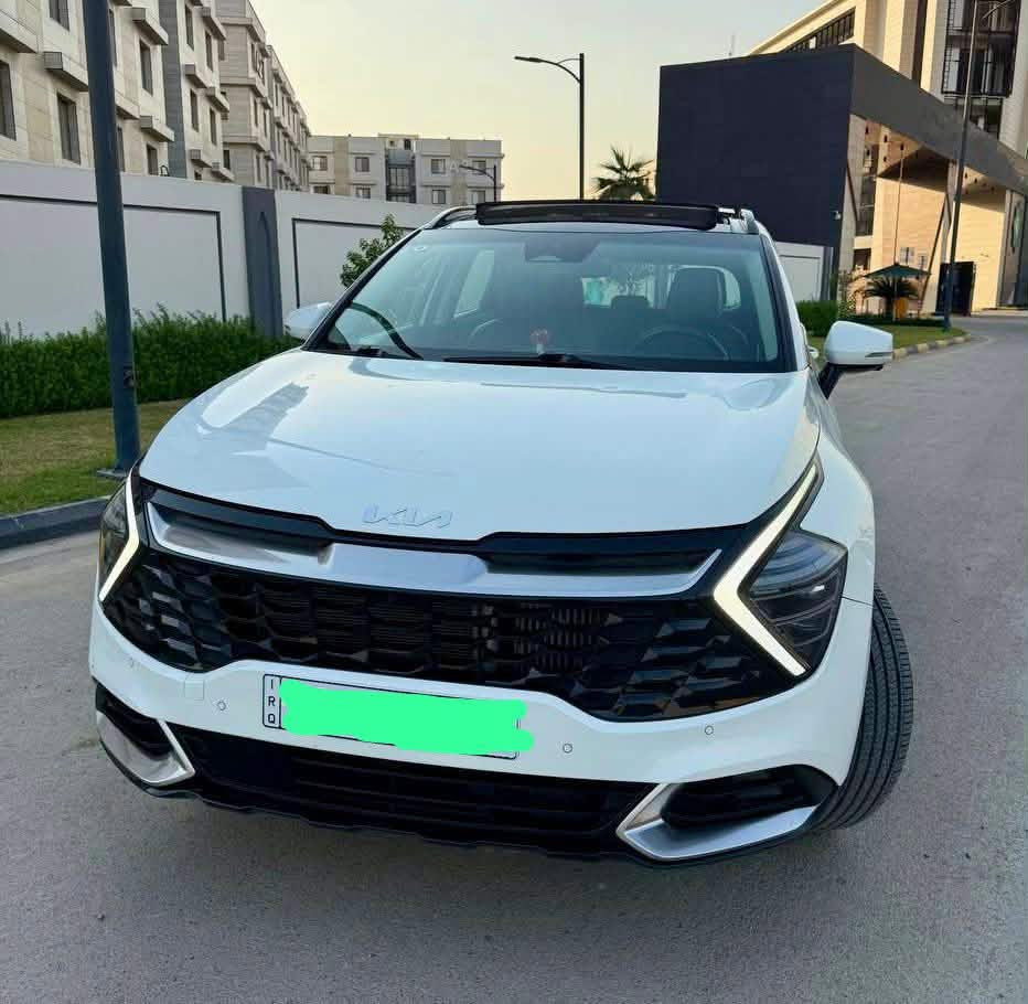 #سبورتج هايبرد- موديل 2023  
مواصفات فوك الفول برستيج 4x4 
٣ وضعيات قيادة ايكو و سمارت و سبورت 
و بيها بعد ٣ وضعيات اعتيادي و جبلي و ثلجي 
 محرك 1.6 لتر توربو هايبرد بقوه245 حصان ومحرك ثاني كهرباء ٦٦ كيلو واط  
ماشية 152 الف km
 ‏#حادث_ جاملغ و بنيد بدون ايرباك 
جميع الايرباكات سليمة 
 ‏#الفئة SX برستيج
كير ماوس اوتيماتك 8 سرعات
تشغيل ذكي ( بصمة ) ,تشغيل عن بعد
شاشة Apple CarPlay, android auto 
 4 كاميرات (360) درجة 
تحكم ستيرين كامل مع تدفئه 
 فتحة سقف ( بانوراما ) كاملة
 المقاعد الامامية تبريد + تدفئة 
المقاعد الخلفية تدفئه 
هاند بريك كهرباء
 شاشة كبيرة ( GPS )
 رادار امامي وجانبي وخلفي كل جوانب
حساس امامي و خلفي
 مقاعد خزن ميموري 
شاحن وايرليس
كراسي كهرباء 
صندوق كهرباء
 هاند بريك كهرباء 
 مانع انزلاق 
 اوتو هولد ( AUTO HOLD )
 مساعد نزول المنحدرات 
 سستم صوت هارمن كاردن
 ‏نظام قيادة ذاتي
 ‏كشنات جلد طبيعي 
 ‏منافذ USB +أواكس
 داخل انارة متغيرة عده الوان 
ترجيع وتقديم بالبصمه عن بعد 
و هواي مواصفات / اعلى فئة 

السعر 208 
للتواصل واتساب 
***********
