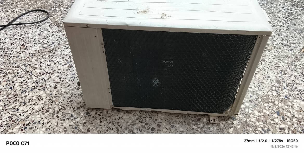 السلام عليكم عندي هذه السبلت عارضه للبيع نقصه بوري بس شغال للاستفسار راسل على رقم ***********
