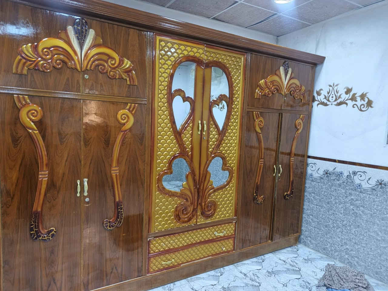 سلام عليكم كنتور ابو 6 كلش جديد
للبيع 500 الف 
***********
