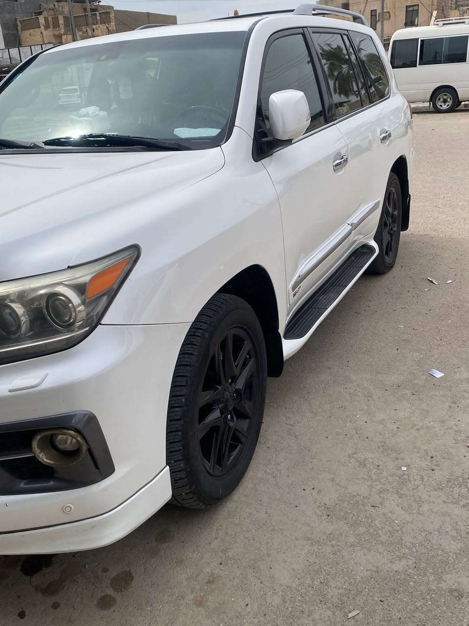 لكزس LX فئة S موديل 2014 خليجية كفالة عدا الجاملغ الامامي جهة السايق مفتوح والباب مفتوح وباقي السيارة كفالة عامة 
السيارة فول مواصفات للاخير 
ماشية 184 الف كيلومتر 
السيارة جديدة وجاهزة من كلشي حدادة وتبريد وتخم تاير  
السعر مناسب
للاستفسار واتساب او اتصال
***********
