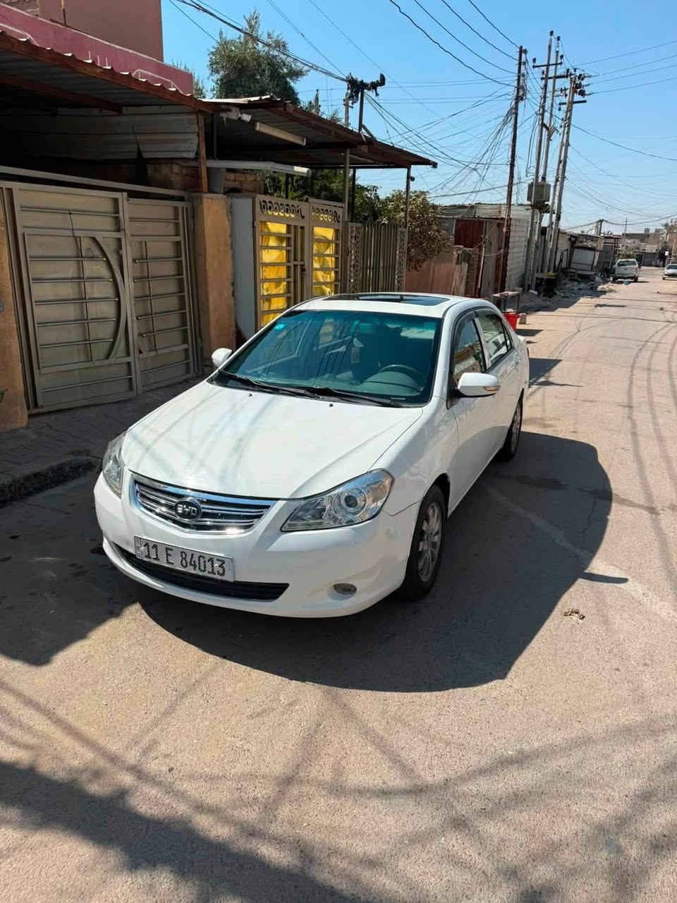السلام عليكم BYD.  G3 2013  
مكفوله كفاله عامه من ضربه وصبغ وتبديل سياره حلوه وجديده وجاهزه على اخر حبايه كير ومحرك جدد شرط ممفتوحات صدر تخم تاير تبريد كله جديد منضومة زنون شاشه كامره حساسات سياره فول مواصفات كير اوتماتيك مكفول من كلشي سياره رقم بغداد انكليزي الجديد هزه جديده بسمي سنويه 2030 سياره جاهزه وميحتاجلها اي شي مكاني بغداد سعرها 54 وبيها مجال حق الجيه 
رقمي *********** 
سياره تسو فلوسها الله شاهد

