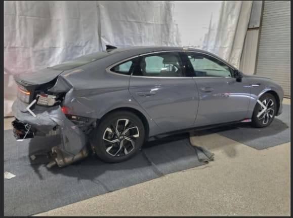 السلام عليكم 
المتوفر: 
☜ سوناتا موديل (٢٠٢٤)
☜ ممشى سياره( ١٧ الف )
☜ وارد امريكي ✓
☜ حادث خلفي كما هو موضح بالصوره. 
☜ سياره فئة sel (يعني نص فول)✓
مدة الوصول سبوعين ✓
❗تستلمها من ميناء ام قصر
سعر :١٣٨ قفل
للتواصل استفسار اكثر :
*********** الزبير, البصرة
