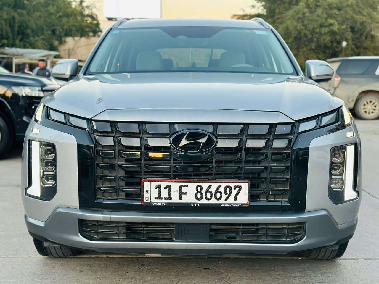 السلام عليكم 
للبيع بلسايد  موديل (2025)
فول مواصفات عدا الفتحه 
بصمه 
بصمه ابواب 
صندوك كهرباء 
مكينه V6.  (3800)
كير دكم 
7 راكب     3 قطع تبريد 
داخل ابيض 
لد امامي خلفي 
حساسات كامره 
سايدبريك بصمه 
هيتر كشنات 
هواي موصفات 
السعر 277 مجال بسيط 
مكان السياره بغداد الصالحيه 
الهاتف ***********
