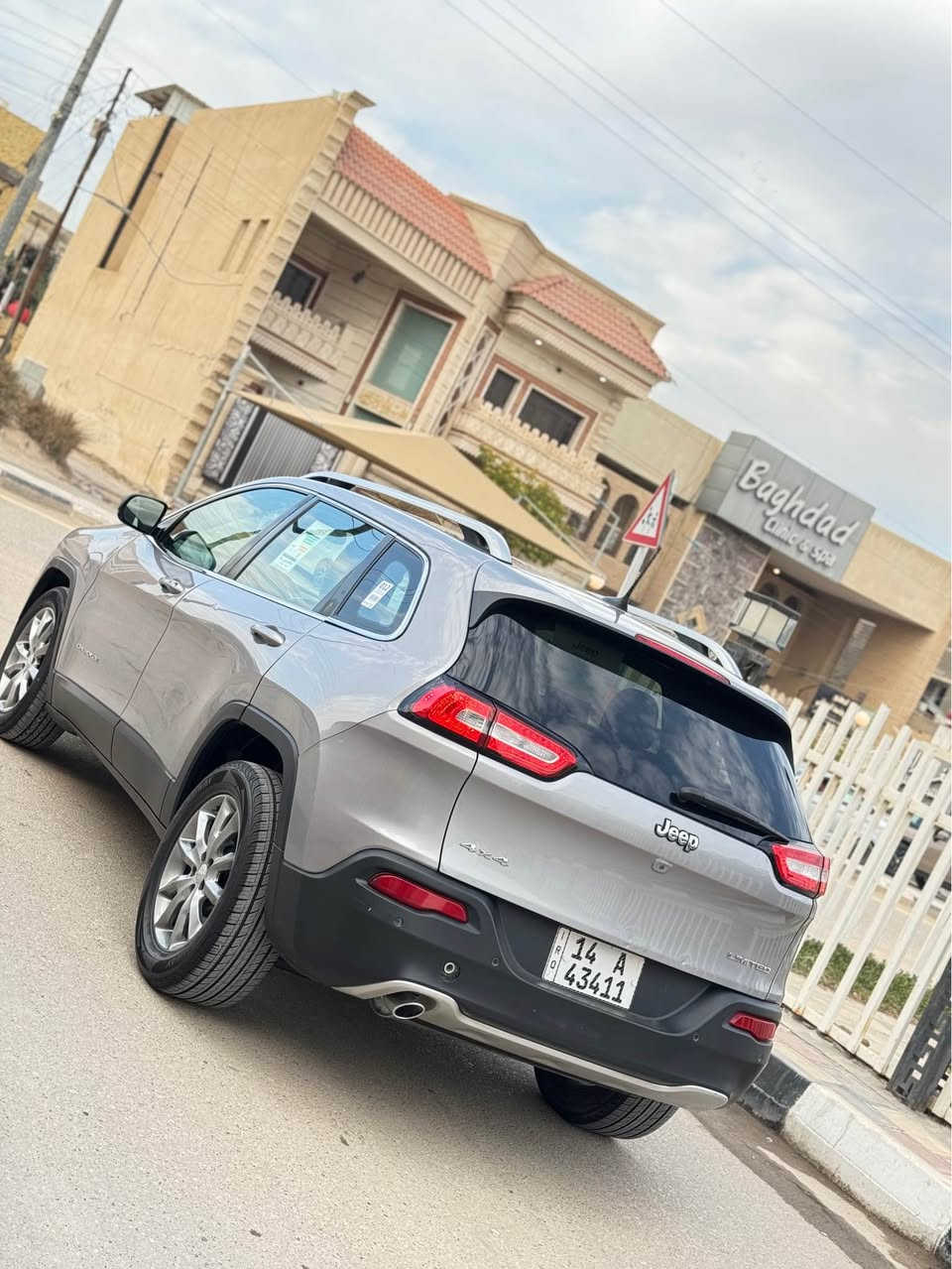 سلام عليكم ورحمة الله وبركاته 
جيب بزون 2018 سياره ستخدام شخصي ماشيه 60 كلشي عل كبس شركه وارد أمريكي فقط صبغ البنيد بدون رباك راديترات فانات كواتم  بلاد سياره حيل نضيفه مكينه كير حداديه تبريد تخم تاير كله جديد شرط الفحص  موصفات LIMITED  فول ما عدا بنراما بصمه تشغيل بصمه أبواب  ترحيب عند القتراب أناره ترحيب أشاره بمري حساسات رادرات تشغيل عن بعد جنطه كهربائية كشن جلد + كهربائي ويل كب 19 كروم منظومه زينون زرع حاجب بوجكتوات. 5 راكب 2تبريد محرك 2400 مكفول  باقي موصفات معروفه رقم بصره إنكليزي جديد تحويل بسم المشتري مباشر. سياره حيل جديده مكان سياره مركز الناصريه حي الحكيم قرب مركز شرطه الفداء سعر 128  اتصال *********** ناصرية, ذي قار
