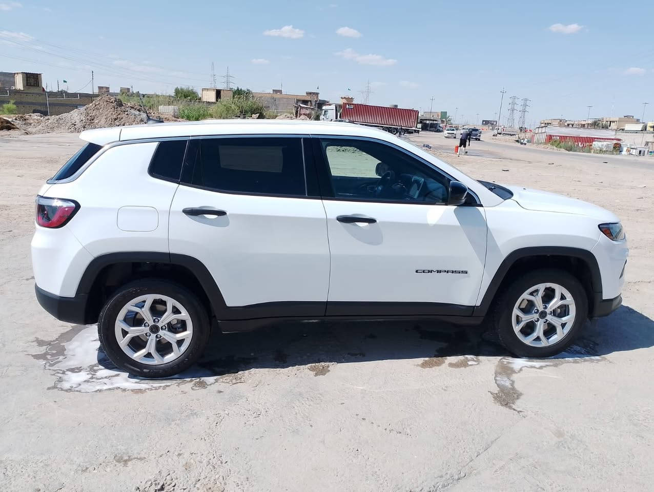 السلام عليكم
جيب كوماس  موديل 2025 
بدون تبديل حادث خفيف دعاميه اماميه فقط 
رقم بصرة السعر 165 وبيهه مجال 
استفسار *********** واتساب
