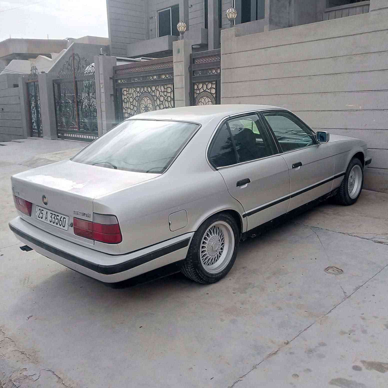 السلام عليكم بي ام موديل 1991 رقم كركوك انكليزي سنويته لل 30 مشروع وطني كير محرك ملكه ابو البطل اسود شرط كهربائيات كلهه شغاله  السياره بدون ضربه صدر وتايرات انضاف السياره جاهزه السعر 40 وبيهه مجال العنوان العلم قرية اربيضه مكلف بالنشر خاص ماجاوب الاتصال ع الرقم ***********
