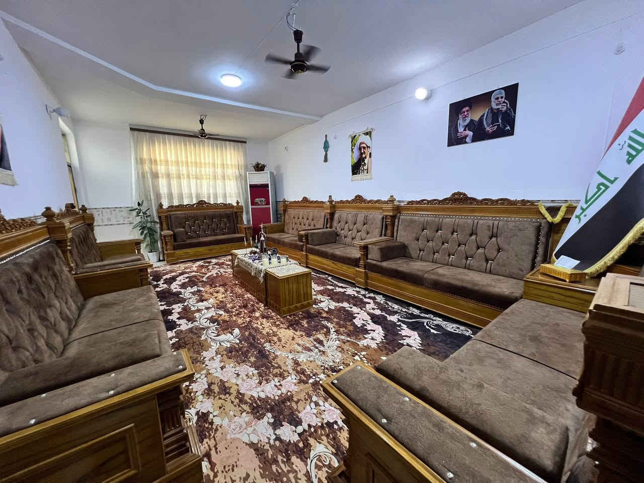 دار للبيع مساحة ١٥٠متر موقع مميز حي المهندسين يبعد عن شارع العام ١٠امتار  قرب محطة طاقة كهرباء سنتر بنص المهندسين 
محتويات الدار(٤غرف نوم ٣مجمعات صحية واستقبال كبير وهول ومطبخ   ٢مخزن للغراض)
السعر ٢٨٠مليون 
للاتصال ***********
