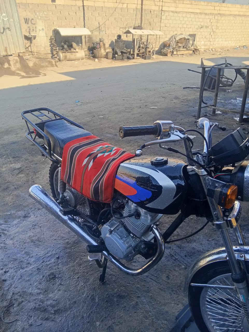 سلام عليكم دراجه 4كير البيع دراجه حلوه موديل 22دراجه كلك كلك كلك كلك كلك مكينه نامه سيجي بس بيها صوت وصوت ناعم مو كلش قوي سعر 350وبيها مجال حك جيه مكاني نجف بشارع المطار *********** عبود الخزعلي  رقم صاحب الدراجة عبود الخزعلي
