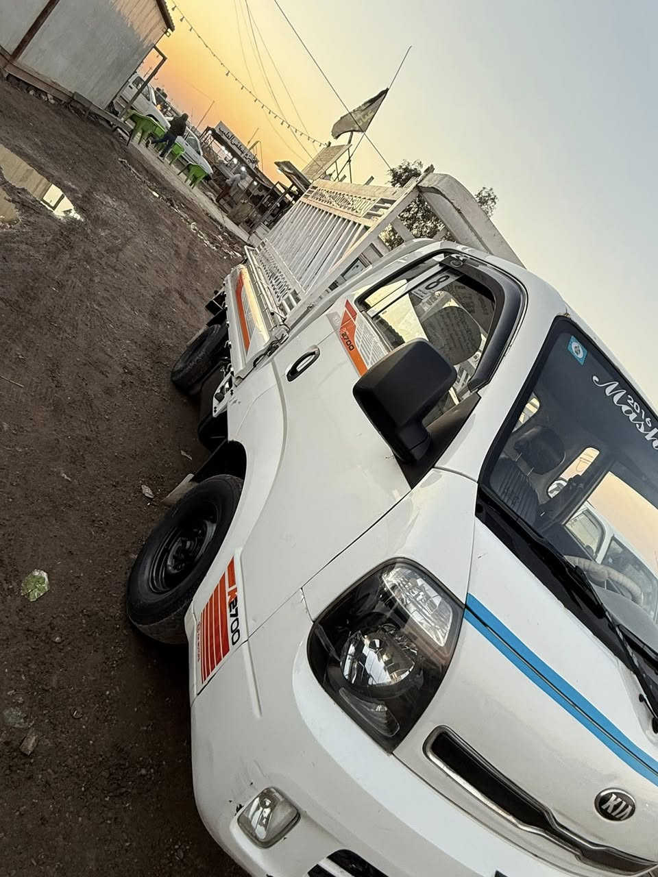 السلام عليكم
كيا حمل للبيع موديل ٢٠١٦ 
مكينه مفتوح ٢٧٠٠ 
سياره كامله ومكفوله من كلشي 
معروضه ب١١٧$ وبيها بسيط
رقم صاحب السياره 
***********
***********
