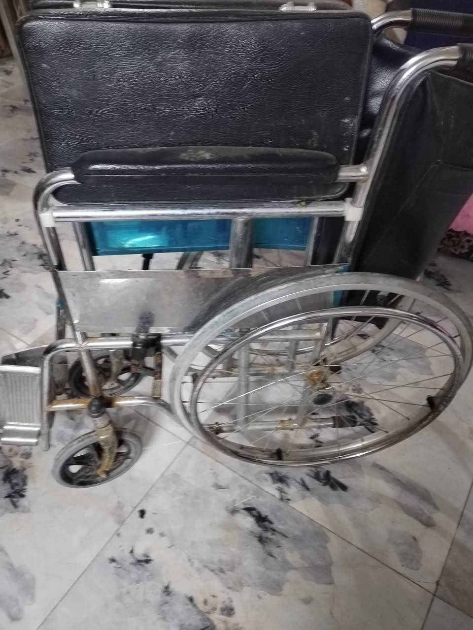 متاح للبيع عربانه عدد اثنين واحدة
غير مستعمله سعر ١٠٠ إلف والثانيه مستعمله بسعر ٧٥ الف لعدم الحاجه إليهن عنواني بعداد حي البساتين او الاتصال ***********
