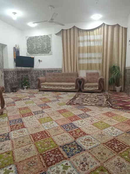 السلام وعليكم دار للبيع المساحة 250السند25البيت يتكون من غرف عدد ٢ومطبخ واستقبال والصاله وبيتونه ٨×٤الخدمات ماء مجاري كهرباء يبعد عن الشارع العام 100متر  العنوان الصويرة خلف المعارض السعر 73وبي مجال للاستفسار ***********او ع الخاص
