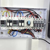 طاقة شمسية • ٣٠ أمبير • بطارية ليثيوم