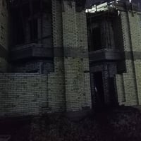 يوجد بيتين هياكل كل بيت مساحة ١٠٠ متر سند ٢٥ يحتوي على ٤غرف نوم كل غرف...