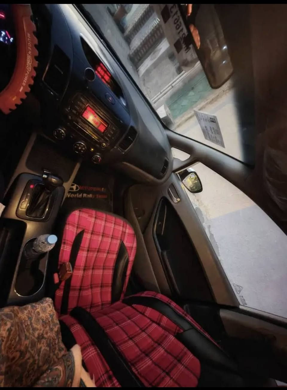 كيا سيراتو 2013 شكل ال14 رقم اربيل خليجي مكفولة بيها بارد كلش قليل بالجاملغ الامامي بدون صبغ 
السعر 119 النجف, العراق


**إذا كنت صاحب هذا الإعلان وتريد حذفه لأي سبب، رجاءا أرسل رسالة إلى الدعم الفني**