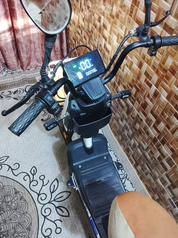 دراجه شحنRS للبيع موديل 2024السعر 225ألف و بيها مجال المكان بغداد الحسينيه مال الراشديه للتواصل ***********
