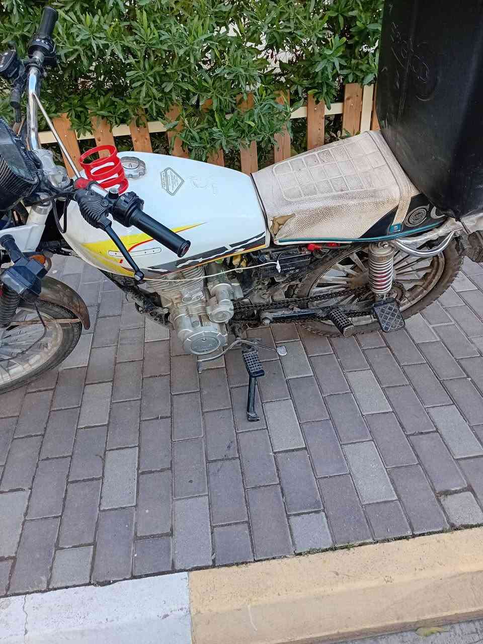 سلام عليكم دراجه إيراني موديل ٢٠٣٥ للبيع دراجه خير من الله تجي تأخذه كبل تطلع نقصه قبق باتري وصينية مكانه بغداد بسمايه ***********
