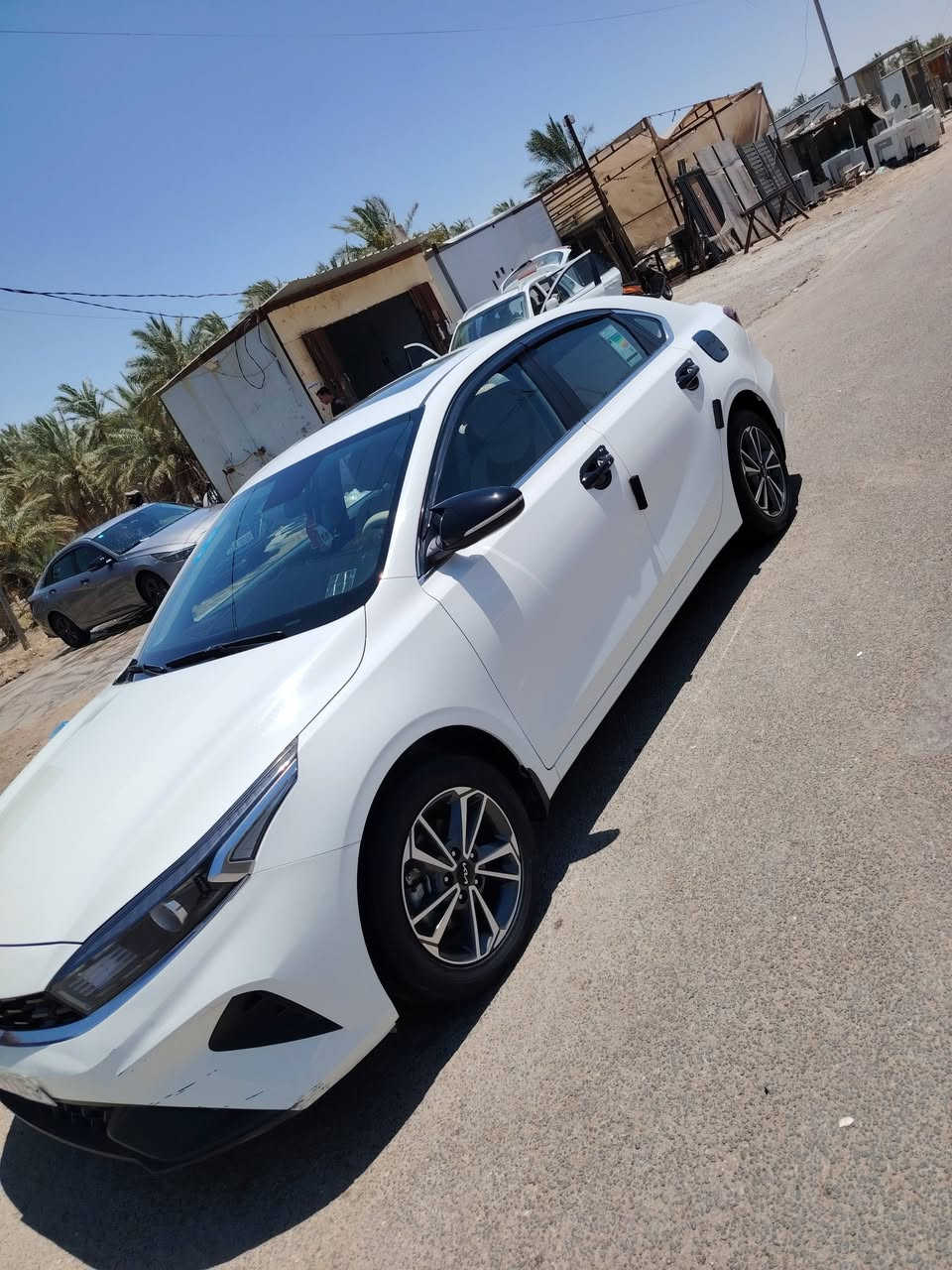سيراتو خليجي موديل ٢٢
فول عدها البصمة
تبريد كير ا محرك شرط 
تخم تايرات جديد
حداديه كارتون
سيارة كفاله  بيها فقط  بارد موضح بسونار داخل مشور 
***********
مكاني المثني قضاء الخضر
