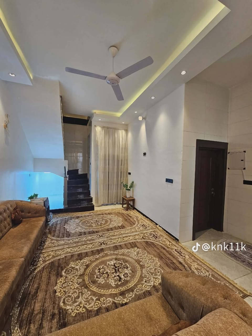 بيت في كربلاء يبعد عن الامام كيلو متر المساحة 160م
يحتوي على 6 غرف نوم وستقبال وصالة ومطبخ حار وبارد والصحيات نظام سويتات + داخلية وخارجية بناء درجة الأولى سند 25 مباشر من صاحب السند اصولي 100%
للأستفسار سيد احمد للتسويق العقاري  ***********
