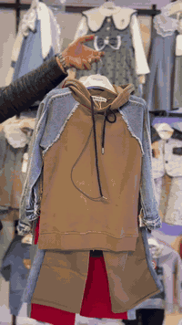 احصل على خصم 10‎%‎ بمناسبة قرب راس السنة 🎄

مجموعه تراكات شتائي بناتي 

يلبس من 3—14 سنة ✅

العنوان 📌الصويرة -حي المعلمين -شارع عمارة المنغر  -مقابل سرمد مول -مجاور تنزيلات حمودي -مجاور كريم بلادي للستائر

🚖توجد خدمة توصيل لكافة محافظات العراق 🇮🇶🚖 
للاستفسار***********
