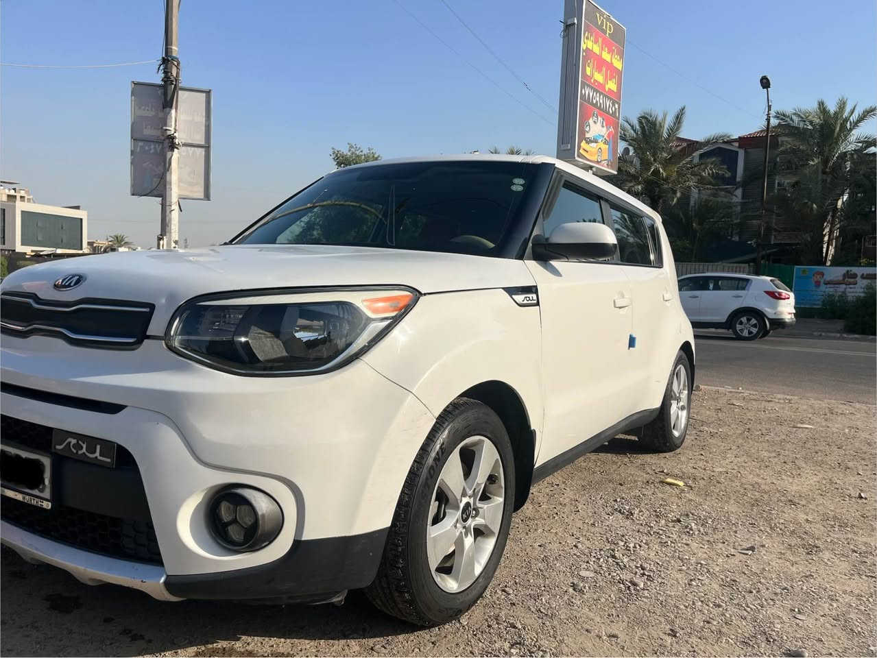 كيا صول ٢٠١٩ للبيع 

محرك 1.6 gdi ماشية 57 الف فقط وارد امريكي ( مبدل بنيد فقط حادثها، صور الحادث مرفقة بالمنشور ) 

جميع الايرباكات سليمة وتعمل

وبيها بارد في الجاملغ الامامي كما موضح في الصور)

محرك وكير مكفولات على وضع الشركة وكل شي بيها شغال وكامل ولايوجد فيها اي نقص 

رقم جديد سليمانية والسيارة بأسمي 

السعر ١١٨ ورقة 

*********** بغداد, العراق
