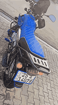 سلام وعليكم بوكسر للبيع  موديل 2023 الأصيل موديل المرغوب دراجه نضافتها 99 بل 100  حيل نضيفه محرك جديد عليها قبل شهر شديتها مرقمه كركوك رقم إنكليزي كل شي بيها بشرط الفحصتحويل ثاني يوم مشروع وطني الدراجه بل حقيقه احلى عنوان كركوك شارع قدس رقمي ***********. السعر مليونين و450 مليونين و450  
وبيها مجال لطيبين الشراي يخابر ويدلل
