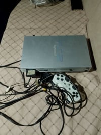 بلي ستيشن 2 للبيع بي ميموري وفلاش مال العاب 50الف أو مراوسه 0772186270...