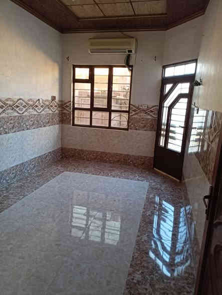 دار للايجار 
موقع الدار حي الانتصار شارع 60 خلف المستوصف مساحة الدار 108 متر يتكون الدار من غرفتي نوم وصالون وغرفة استقبال ومطبخ وصحيات داخلي وخارجي المطلوب عائلة صغيرة . سعر الايجار 250،000
التواصل على الرقم ***********
