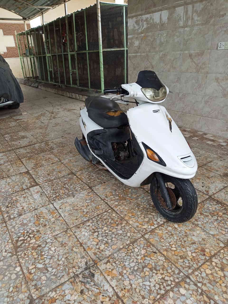 فراشه فحل
دراجه شغاله نكره هندر 
مكينه لاتبخير ولا نضوح 
شلعه ومعدل خير من الله 
كهربائيات شغاله لايت كله شغال
بيه نواقص بسيطه 
مكاني حله ابو غرق 
سعره175وبيه مجال حك الجيه
***********
