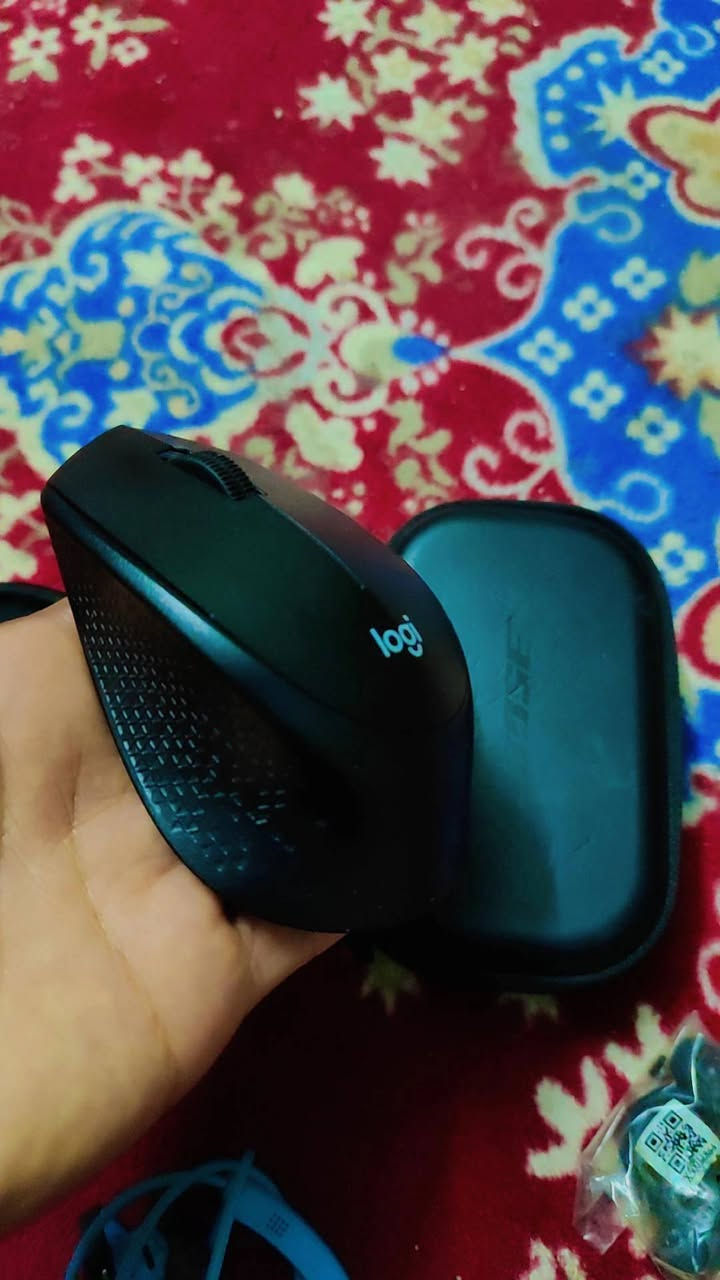 سماعات بوز ساوند سبورت فري اللاسلكية (Bose SoundSport Free)
وماوس logi وايرلس للبيع ريدهم ثنينهم ب 75 وبيهم مجال شي بسيط مكفولات فقط سماعات بطاريتهم ضعيفه اطول ساعه


**إذا كنت صاحب هذا الإعلان وتريد حذفه لأي سبب، رجاءا أرسل رسالة إلى الدعم الفني**