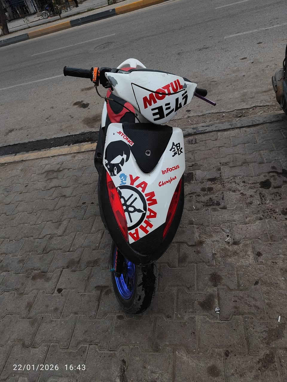 العنوان كربلاء حي التعاون قرب مطعم النافوره دراجه بوسه 55 مفتوحه مره واحده ماكينتهم مشيف
300 وبيها مجال شيء قليل 
رقم الموبايل اتصل علي***********
